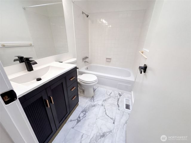 9232 139th Street, Kirkland, WA 98034
