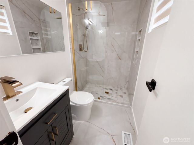 9232 139th Street, Kirkland, WA 98034
