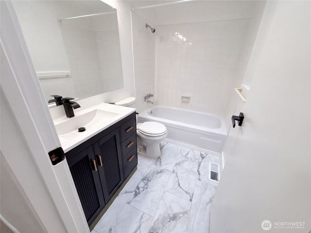 9232 139th Street, Kirkland, WA 98034