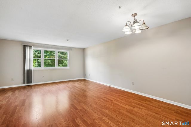 1 East Gate Lane 1, Hamden, CT 06514