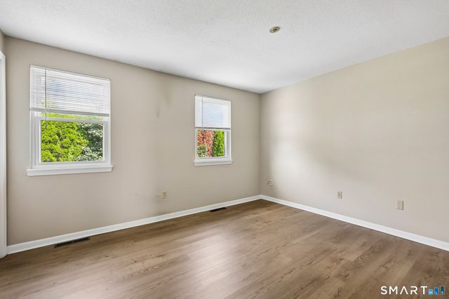 1 East Gate Lane 1, Hamden, CT 06514