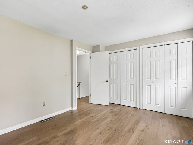 1 East Gate Lane 1, Hamden, CT 06514
