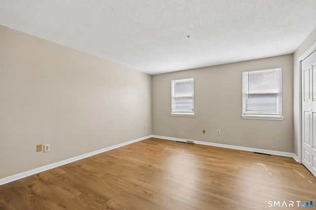 1 East Gate Lane 1, Hamden, CT 06514