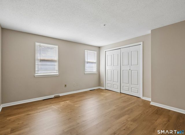 1 East Gate Lane 1, Hamden, CT 06514