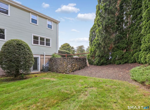 1 East Gate Lane 1, Hamden, CT 06514
