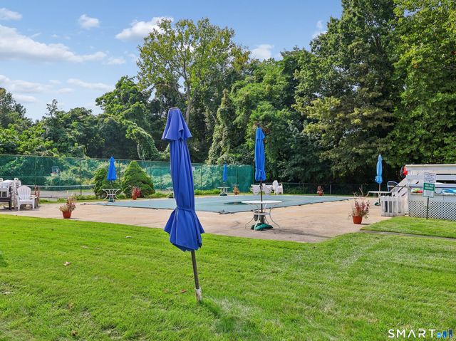 1 East Gate Lane 1, Hamden, CT 06514