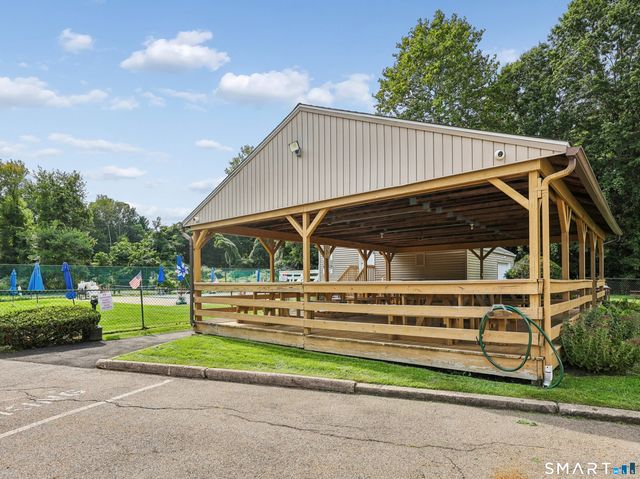 1 East Gate Lane 1, Hamden, CT 06514