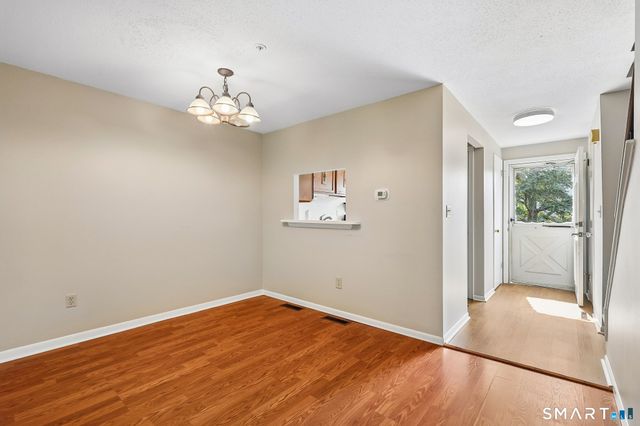 1 East Gate Lane 1, Hamden, CT 06514