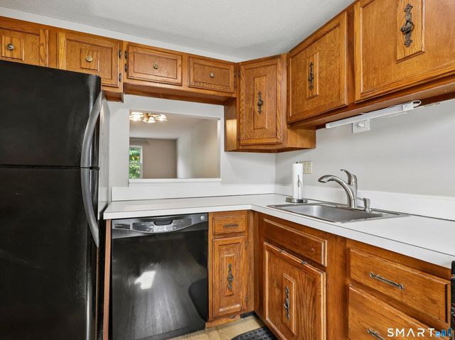 1 East Gate Lane 1, Hamden, CT 06514