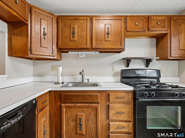 1 East Gate Lane 1, Hamden, CT 06514