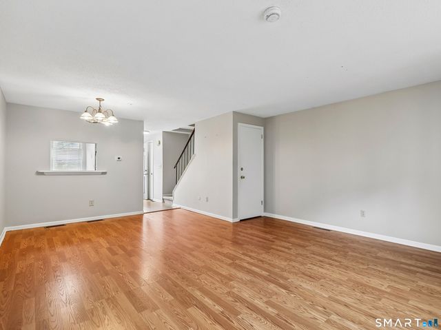 1 East Gate Lane 1, Hamden, CT 06514