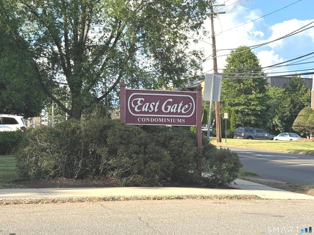 1 East Gate Lane 1, Hamden, CT 06514