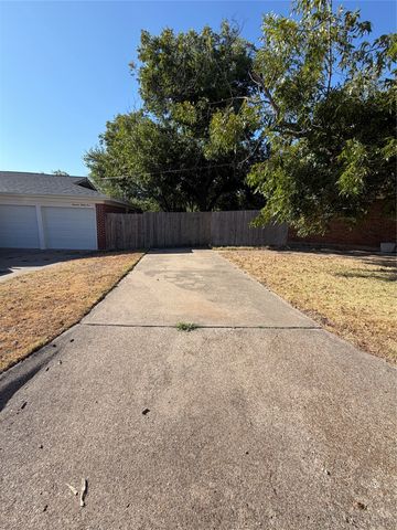 1437 W Ball Street, Weatherford, TX 76086
