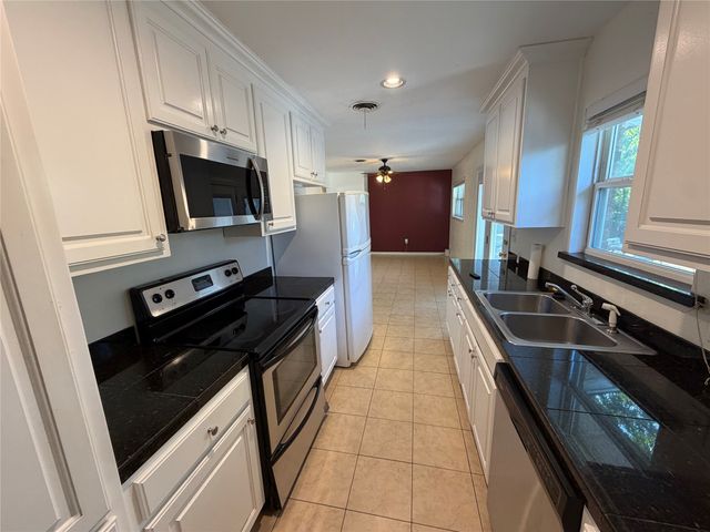 1437 W Ball Street, Weatherford, TX 76086