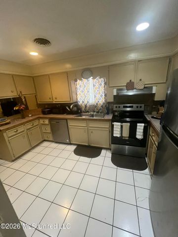 260 S Canton Club, Jackson, MS 39211
