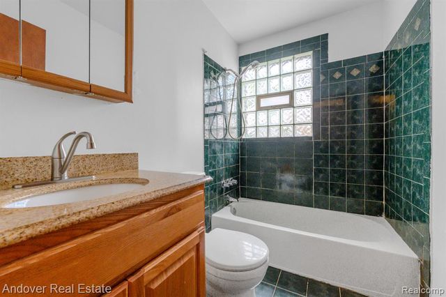 15887 Rossini Drive, Detroit, MI 48205