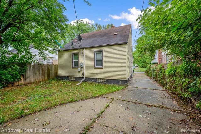 15887 Rossini Drive, Detroit, MI 48205