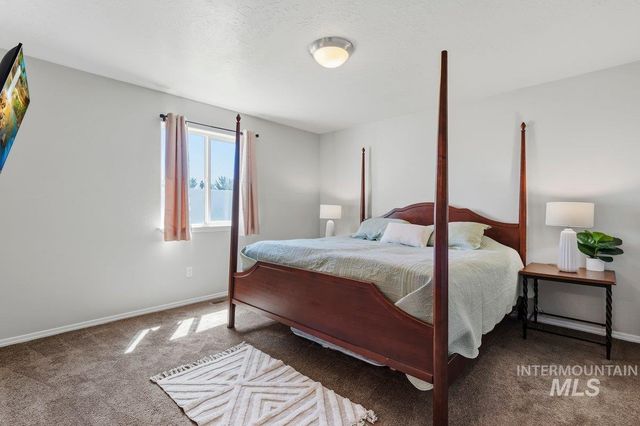 1046 S Red Sand Ave, Kuna, ID 83634