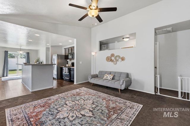 1046 S Red Sand Ave, Kuna, ID 83634