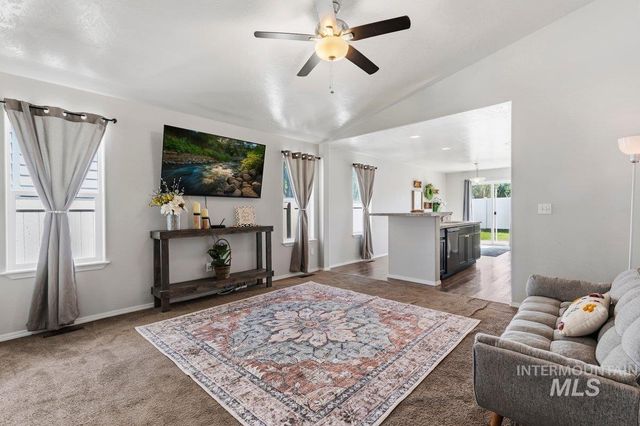 1046 S Red Sand Ave, Kuna, ID 83634