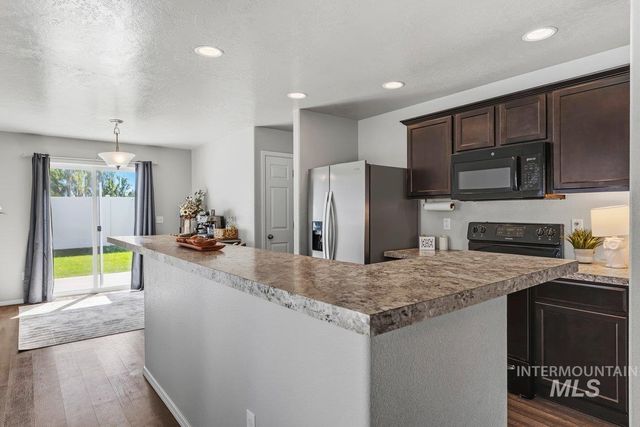 1046 S Red Sand Ave, Kuna, ID 83634