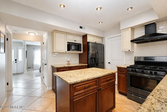10 Shadow Ridge Court, Howell, NJ 07731