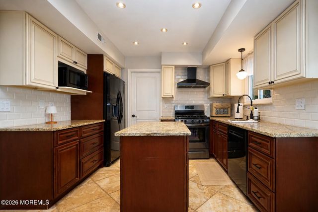10 Shadow Ridge Court, Howell, NJ 07731