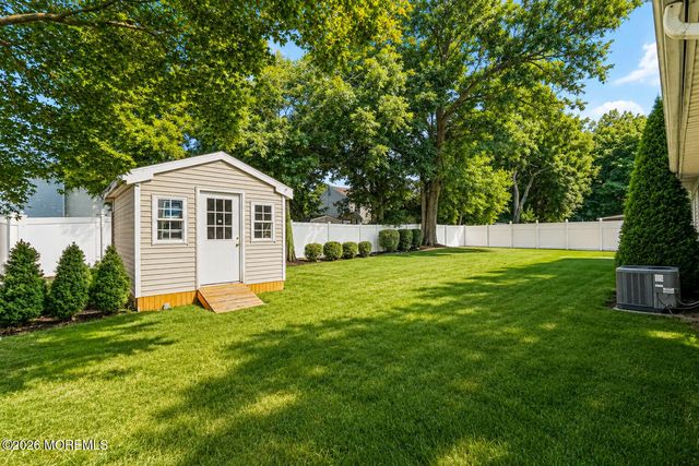 10 Shadow Ridge Court, Howell, NJ 07731