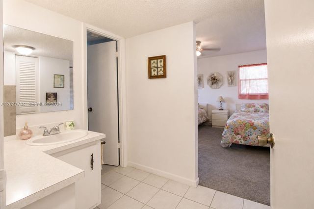 3050 Holiday Springs Boulevard 305, Margate, FL 33063