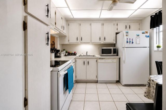3050 Holiday Springs Boulevard 305, Margate, FL 33063