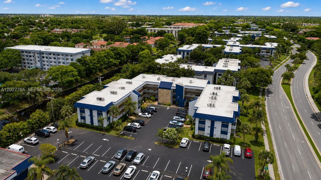 3050 Holiday Springs Boulevard 305, Margate, FL 33063