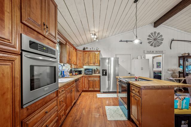1 Julie Ln, Pleasant Shade, TN 37145