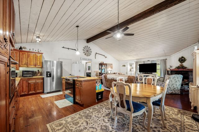 1 Julie Ln, Pleasant Shade, TN 37145