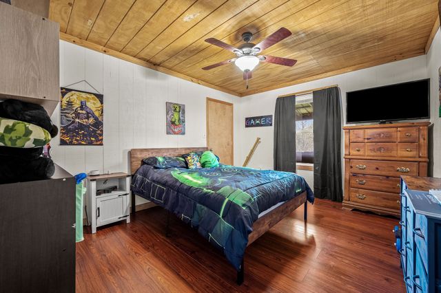 1 Julie Ln, Pleasant Shade, TN 37145