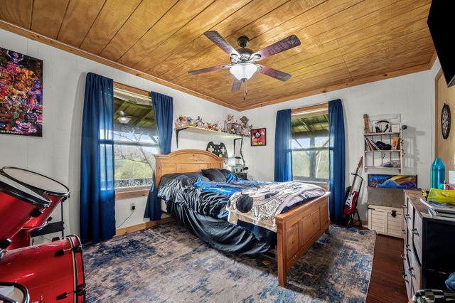 1 Julie Ln, Pleasant Shade, TN 37145