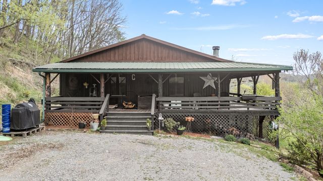 1 Julie Ln, Pleasant Shade, TN 37145