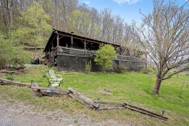 1 Julie Ln, Pleasant Shade, TN 37145