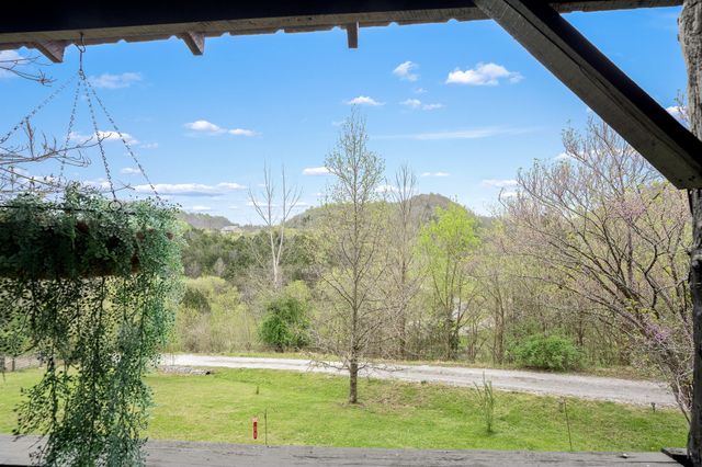 1 Julie Ln, Pleasant Shade, TN 37145