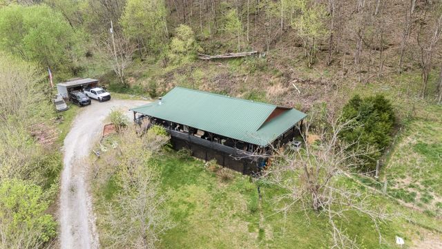 1 Julie Ln, Pleasant Shade, TN 37145