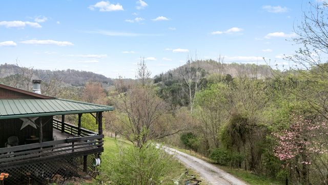 1 Julie Ln, Pleasant Shade, TN 37145