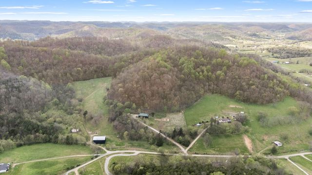 1 Julie Ln, Pleasant Shade, TN 37145