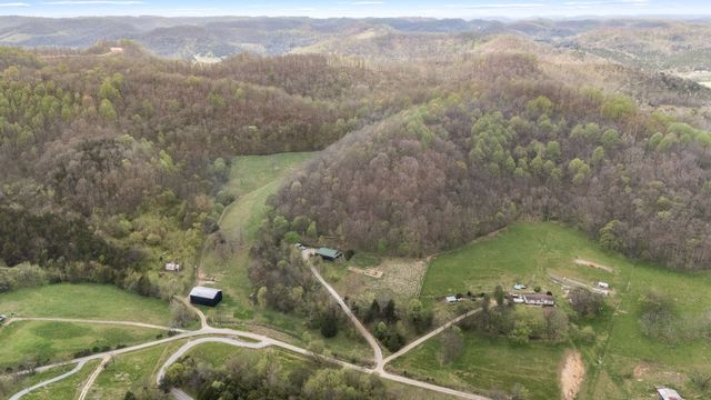 1 Julie Ln, Pleasant Shade, TN 37145