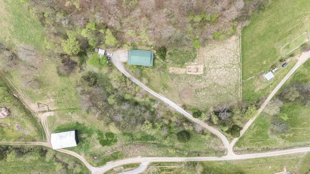 1 Julie Ln, Pleasant Shade, TN 37145