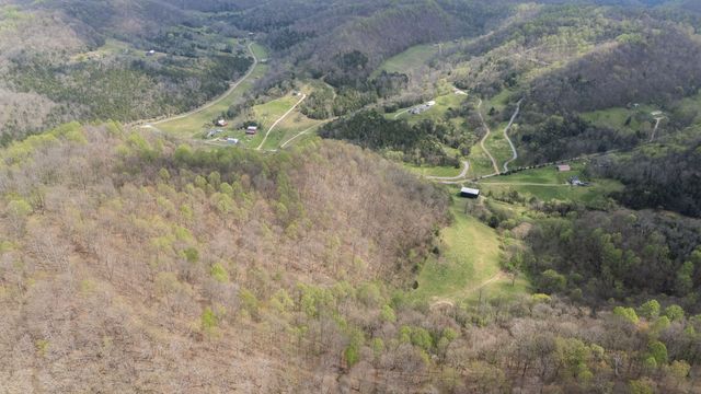 1 Julie Ln, Pleasant Shade, TN 37145