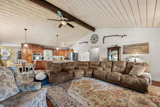 1 Julie Ln, Pleasant Shade, TN 37145