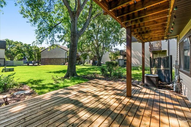 29W365 Thornwood Lane 365, Warrenville, IL 60555