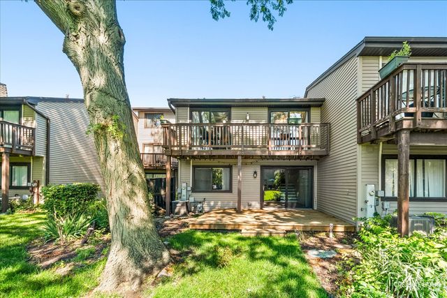 29W365 Thornwood Lane 365, Warrenville, IL 60555