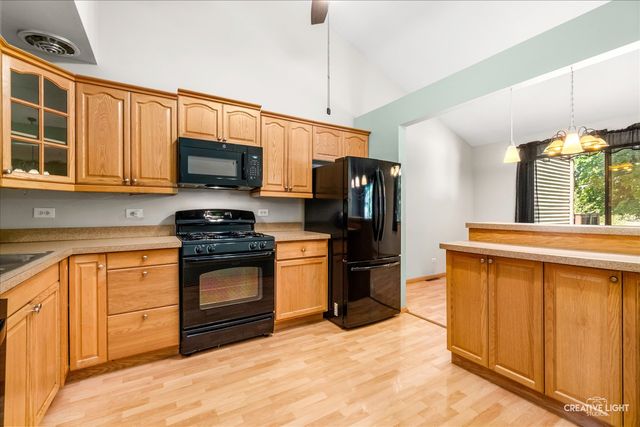 29W365 Thornwood Lane 365, Warrenville, IL 60555