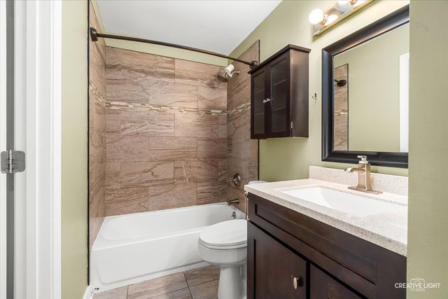 29W365 Thornwood Lane 365, Warrenville, IL 60555