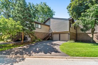 29W365 Thornwood Lane 365, Warrenville, IL 60555